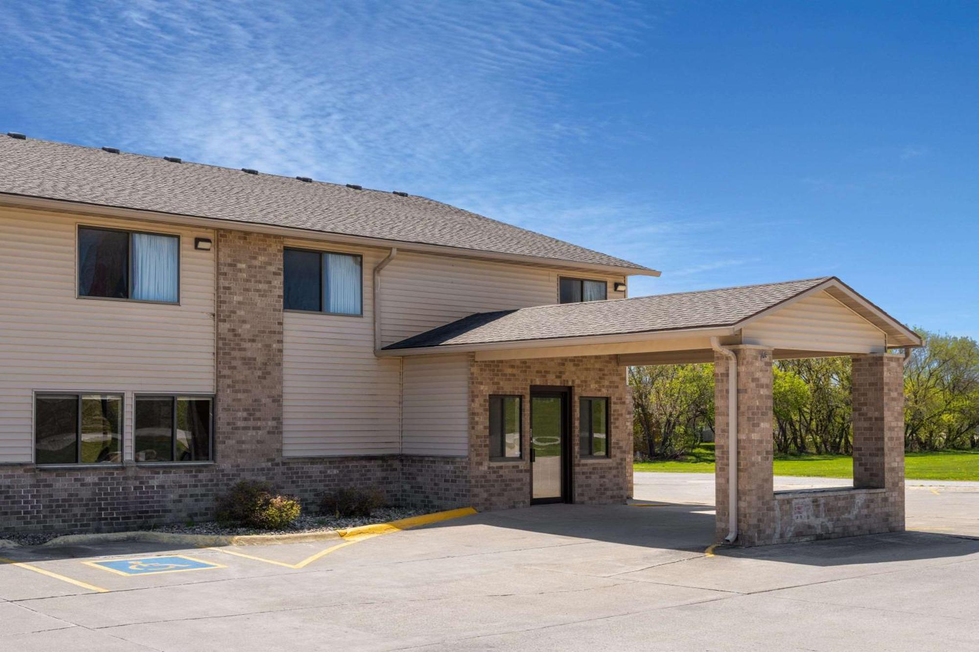 Hotel Super 8 By Wyndham Humboldt Exterior foto