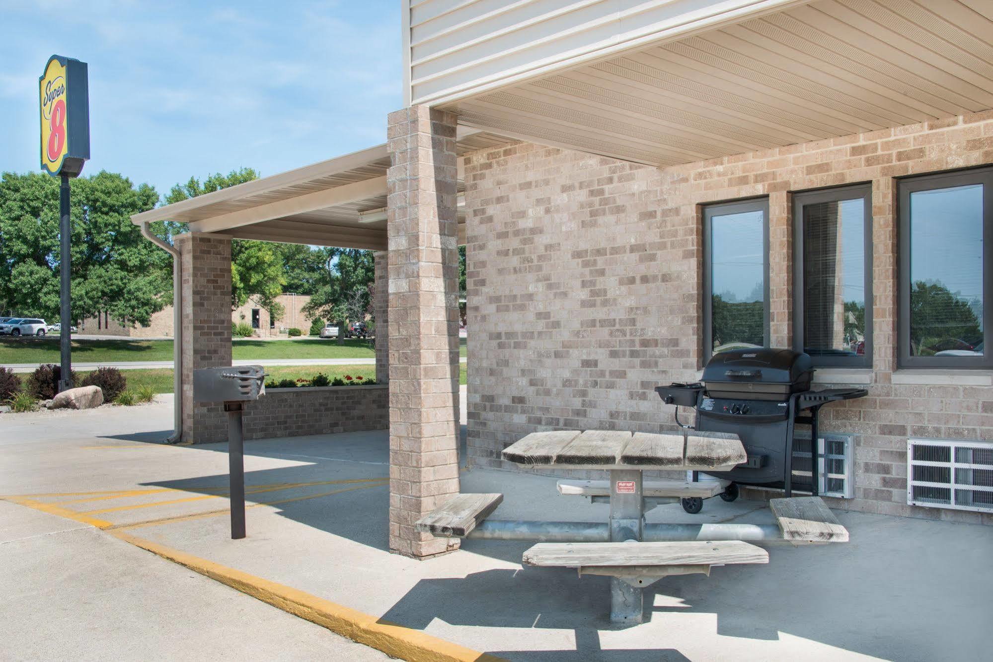 Hotel Super 8 By Wyndham Humboldt Exterior foto